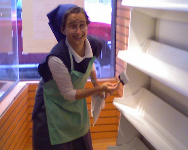 Sr Carmen Christi, newly back from a year-long course in Pauline studies in Rome (and the new novice director for our province of the Daughters of St. Paul) lends a hand at prepping the fixtures. When you enter the convent there is always some light outdoor - or indoor work - involved!